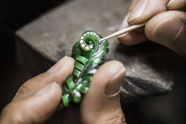 Comment fabriquer des bijoux en wax ?